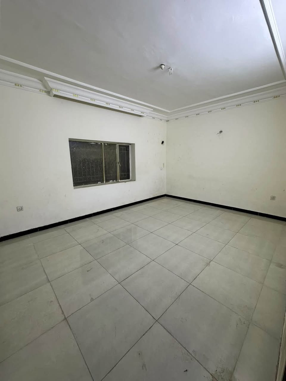 🏡 للإيجار في السيدية 🏡
✨ عقار سكني بمساحة 320م²

✨ نظيف جداً وموقع مميز

يتكون العقار من:

🔹 5 غرف نوم

🔹 مطبخ

🔹 صالة وهول

🔹 3 خدمات صحية

🔹 كراج

🔹 حديقة 🌿

للاسـتفسـار الاتـصال علـى الارقـام التـاليه  او زيـاره مكـتب عبدالله الرفيـعي السيـديه_شارع الضـباط_ مقابل مجـمع لحـوم جويـلي 

#مكتب-عبدالله-الرفيعي

***********

***********

***********

━━━━━━━━━━━━━━━

#بيت #عقارات #منزل #بيع #وساطة_عقارية

#شركة #سيدية #بغداد #عراق

#عقارات_السيدية

#عقارات_الكرخ #ايجار_تجاري

#بنايات_سكنية

#عقارات_القادسية #عقارات_اليرموك #عقارات_المنصور

#عقارات_الحارثية #عقارات_الكاظمية #عقارات_الاعظمية

#عقارات_العطيفية #عقارات_حي_الجامعة

