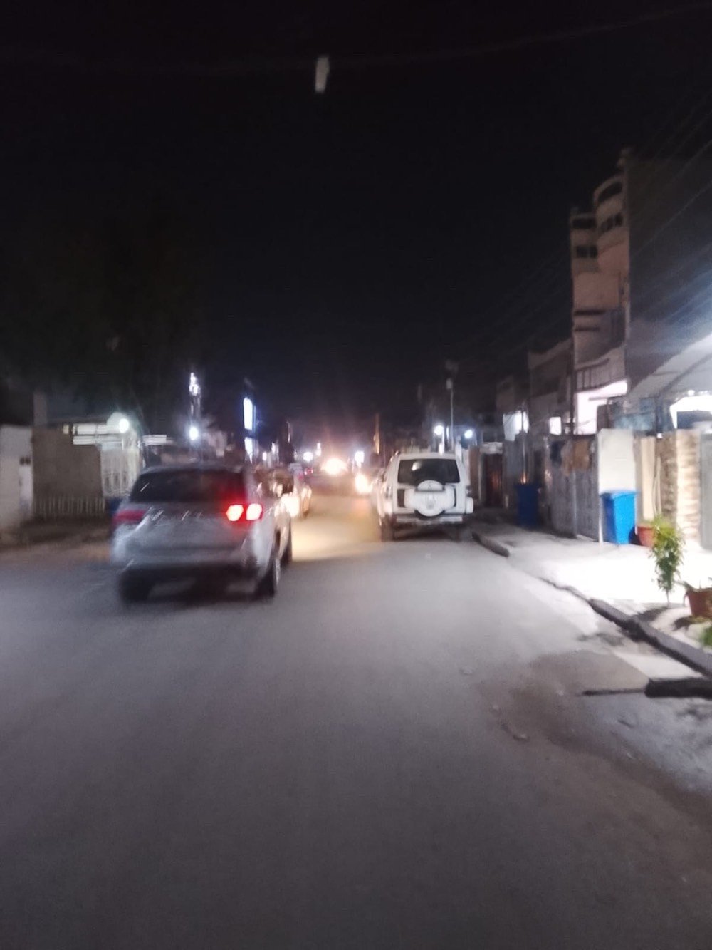 السلام عليكم 
بيت للبيع طابو صرف 
المساحة : ٧٣ متر 
على الشارع العام في منطقة السويب 
يحتوي البيت على 
الطابق الاول
- مطبخ
- استقبال
- حولي كبير 
- وغرفه نوم 
والطابق الثاني يتكون من بيتونه 
البيت متصلح جديد كاشي وشتايگر و ماء 
البيت حاليا متأجر ب٣٠٠ الف 
الواجهية ٤ امتار 
السعر : ٦٨ مليون وبي مجال (مستعجل على البيع)  
للاستفسار اكثر اما تتصل على الرقم 
***********-***********
او التوجه الى مكتب عقار الساعدي قرب الفلگه في منطقه السويب