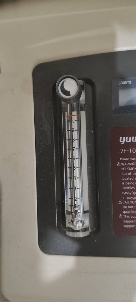 للبيع جهاز توليد أوكسجين منزلي قوي جداً من شركة Yuwell الرائدة (موديل 7F-10W سعة 10 لتر بالدقيقة). الجهاز مستعمل 50 ساعه يعني جديد 
​المميزات:
​ضخ مستمر عالي الكفاءة يصل إلى 10 لتر/دقيقة (مناسب الحالات التي تحتاج نسبة أوكسجين عالية).
​مزود بنظام إنذار لأمان المريض ونسبة تركيز أوكسجين مستقرة.
​يحتوي على عداد ساعات تشغيل لمتابعة الاستخدام.
​مزود بعجلات لسهولة التحريك داخل المنزل مع وعاء الترطيب كامل.
​الجهاز بحالة الفحص ويعمل بكفاءة عالية.
​السعر: 1,500,000 دينار عراقي (قابل للتفاوض للجادين).
​المكان: بغداد (متوفر توصيل داخل بغداد).
​للتواصل: [***********]
