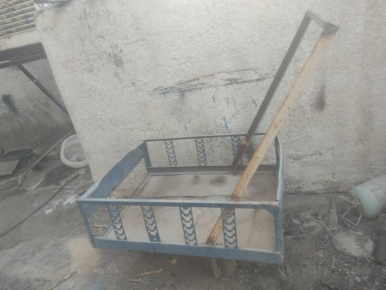 عربانه حديد مالت بيت قويه للبيع خفيفه بالدفع سعرها 35 ألف بها مجال قليل العنوان بغداد البلديات خلف الحوم البركه وهاذه رقمي ***********أبو ياسين
