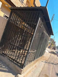 قفص حديد • ٤×١٫٢٥×٢٫٢٥م • مع السقيفه