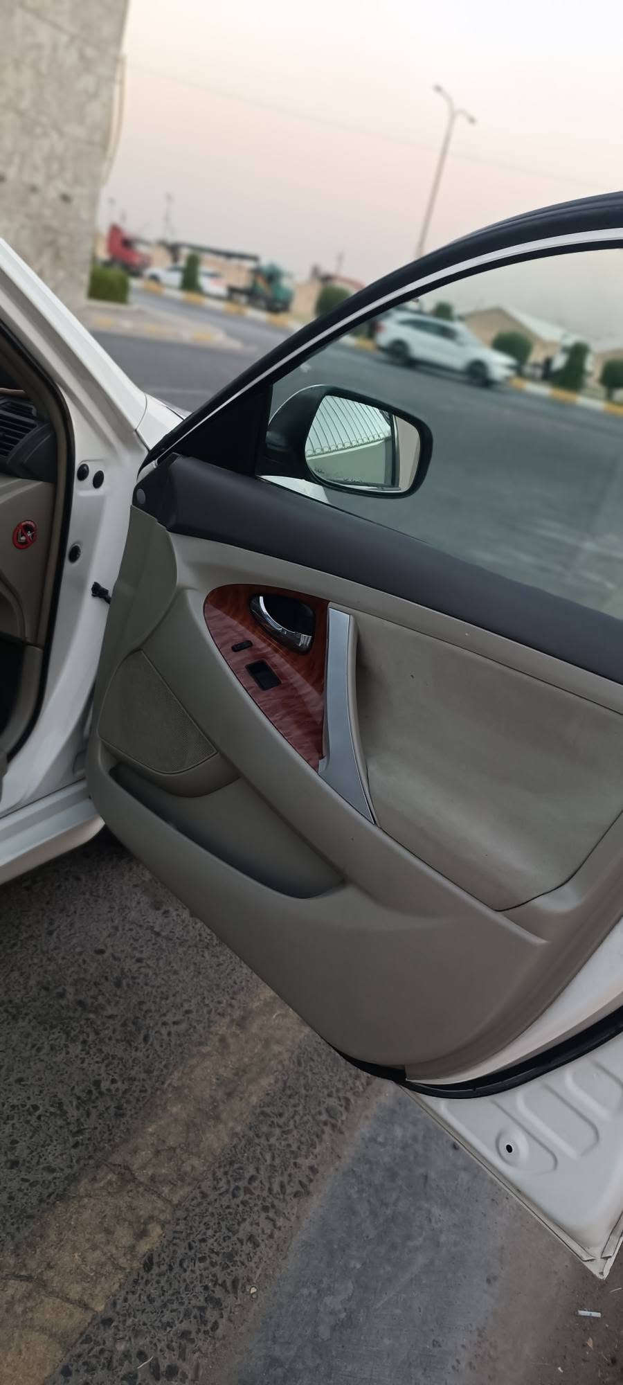 السلام عليكم   
اللهم صل على محمد  

 مTOYOTA كامري خليجي 2009
فطيم سعودي GLX فول موصفات 
  
   شرط التحويل رقم بغداد انكليزي 
 
محرك 4 سلندر     2400 
   

 
بيها السياره صبغ   حزام علمود لا اتعبك ولا اتعبني اثر شخوط ودعجات سياره بدون دواخل مال جناي السياره    

كهربائيات كلها شغاله
  محرك  كير كفاله 
كشن كهرباء 
تحكمات بالستيرن مثبت سرعه 
 السياره كلش نضيفه ومتعوب عليها 
 باتري جديد  اصلي 
  تبريد منضومه كلها ع البلاد  
تدفئه شغاله 
سلايت روف فول 
سنتر لوك  السياره  
    
تجي تفحص وتقتنع واني حاضر 
        
العنوان الانبار الفلوجه 
 …السعر 93   
بدون مراوس بدون اقساط بيع نقد فقط 
 الشراي يتصل📞 وحياكم الله  اخوتي‏
***********
***********
