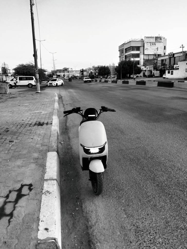 دراجه شحن شركه الريان مستخدمه 
باتريات جدد الدراجه بس السكليتر خربان وشاحنه الدراجه بـ375 او بيه مجال 
*********** واتساب البصرة, العراق
