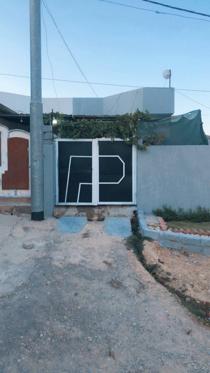عرض جديد يوجد لدينه دار 🏘للبيع
قوسيات حي الزيتون خلف اسواق ابوعلي 

نقطة دالة خلف مدرسة النبا العظيم 

المساحه 100متر 

يتكون من غرفتين نوم وهول ومطبخ وصحيات 

السعر 40وبي مجال للااستفسار اتصال 

***********
***********
