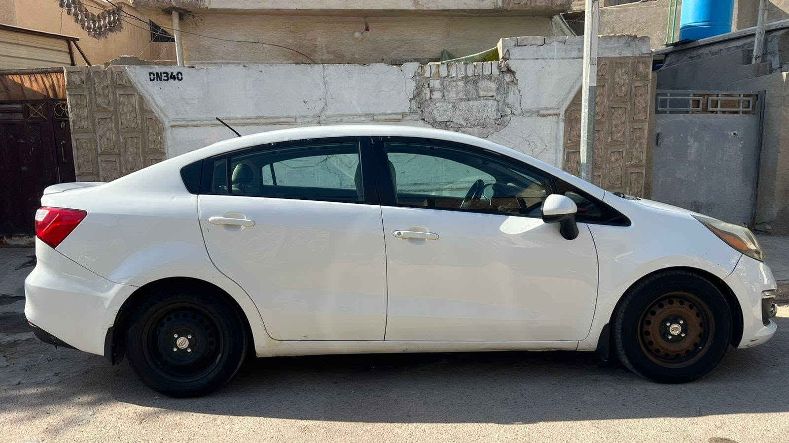 السلام عليكم كيا ريو موديل ٢٠١٦ محرك ١٦٠٠ وارد امريكي حادثها جاملغ ايسر  تدفئة وتبريد كهربائيات كلهه تشتغل داخل نظيف جدا مكانها بغداد الدوره ابو دشير هاتف *********** سعرها ٨٧ بغداد, العراق
