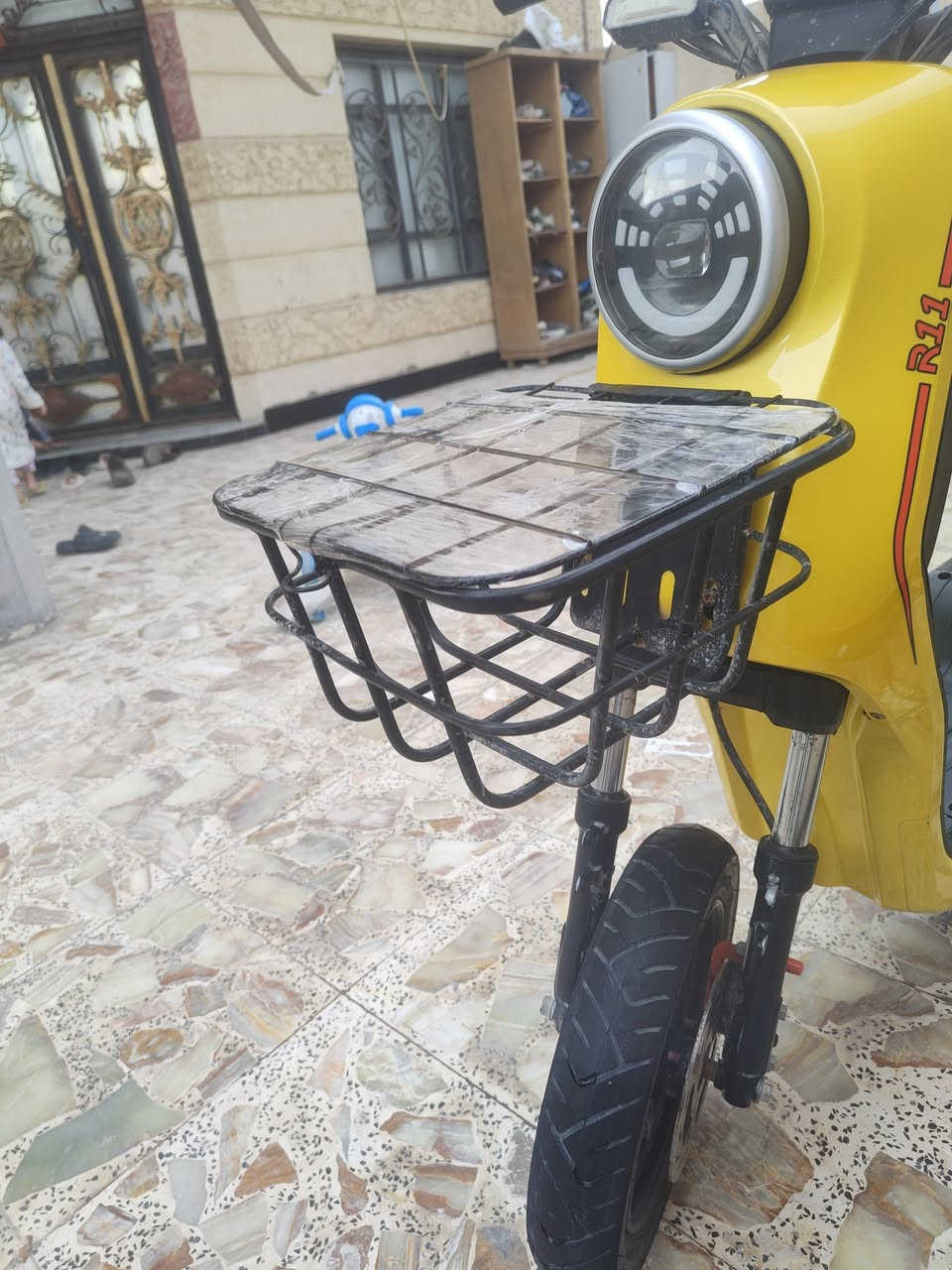 سلام عليكم اخوان عندي درجه شحن 11R للبيع موديل 25 درجة بطاريات جديده جديد كلش درجة اشتريته جديد بطاريات ولي مبدلهن قبل شهرين 32 امبير درجة بيه نظام بك دبل اشاره قوت ملف 2000 واط حقيقي ملاحظة مدكر خلفي موجود بس مدكر امامي سعر درجة 375 وبيها مجال استفسار عن درجة رقم وتساب فقط. ***********
