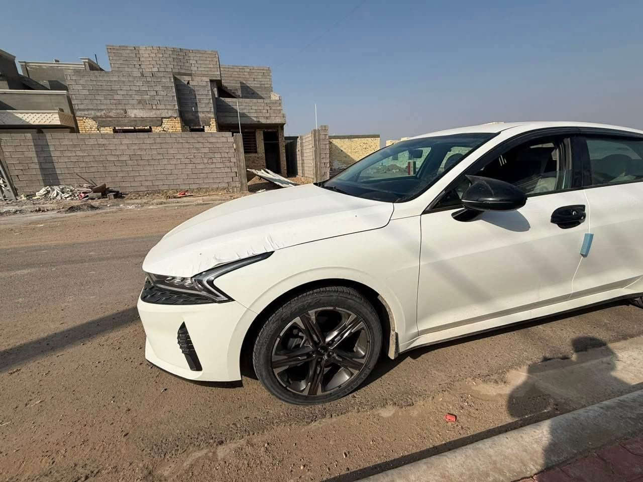 K5  السلام عليكم عندي كيا خليجي موديل٢٠٢٣
مواصفات
بصمة تشغيل 
مرايا شفط
تشغيل عن بعد 
حساسات امامي خلفي 
كاميرا خلفية دواره 
ماشية ٦٨ الف كيلو
رقم بغداد باسمي 
السيارة  استلام شركه استخدام شخصي كامله مكمله ما تصرف عليها دينار مكفوله كفاله عامه فقط بيه صبغ بالجاملغ الخلفي على كد شبر مو اكثر  مكانه الانبار الرمادي السياره معروضه ب١٨٠ $ وبيه مجال شي بسيط وهذا رقمي *********** تواصل بس على الرقم بغداد, العراق
