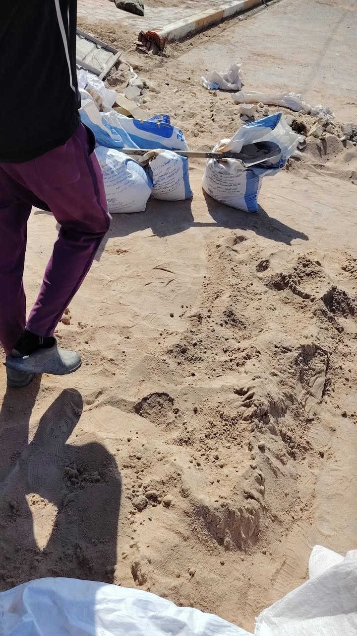 عمال قلع شتايكر تصعيد مواد لبخ تدخيل سبيس صبت نضافه تفليش
تنضيف نقاض تزفيت جميع العمال   ***********
