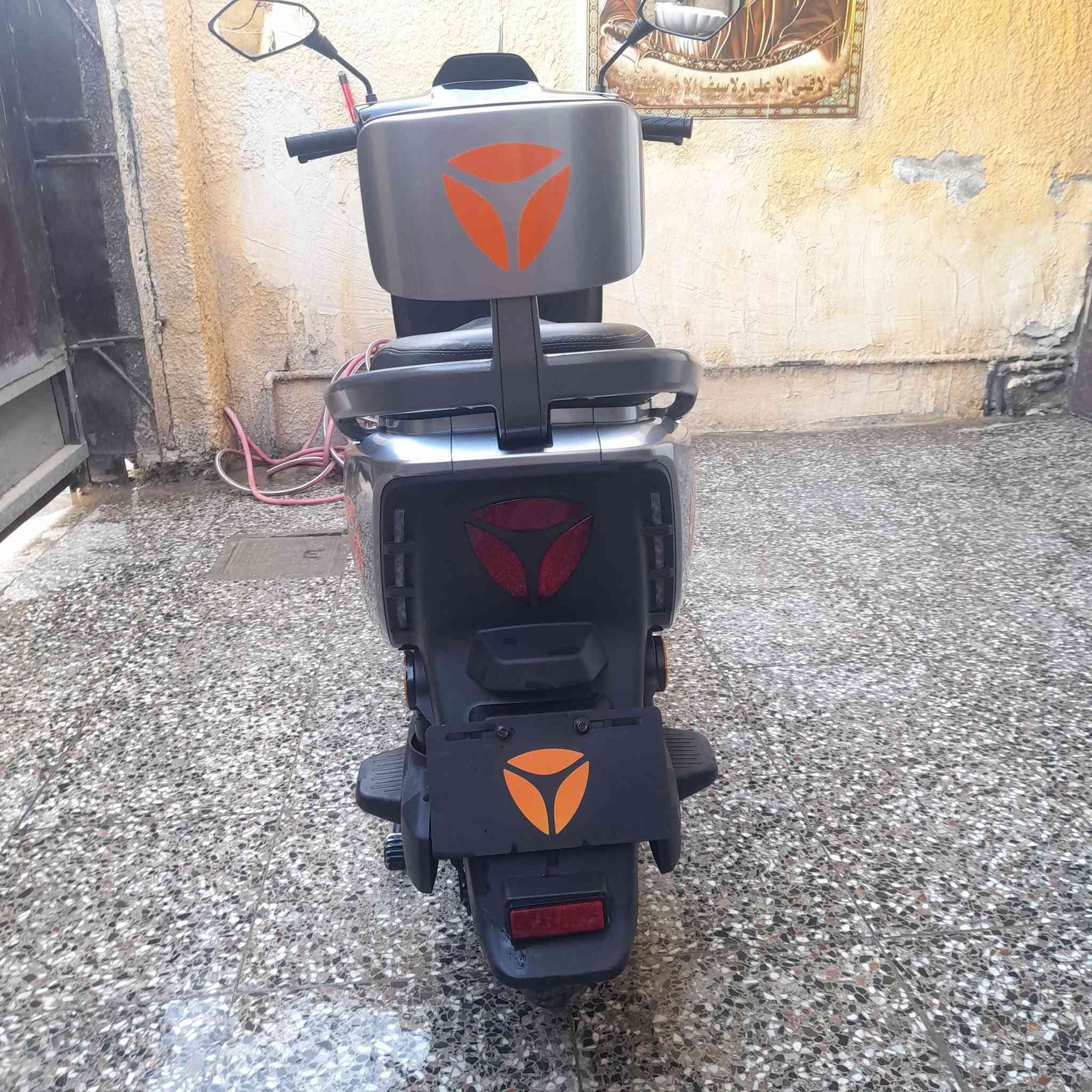 السلام عليكم
دراجه شحن للبيع 
من شركه ياديا نوع GT30 
خمس بطاريات كرافين 
ملف من 1200 إلى 2400
ضمان سنتين على البطاريات والملف بعد سنه وشهرين يخلص الضمان 
السعر 650 الف
رقم الهاتف:  ***********  واتساب فقط

