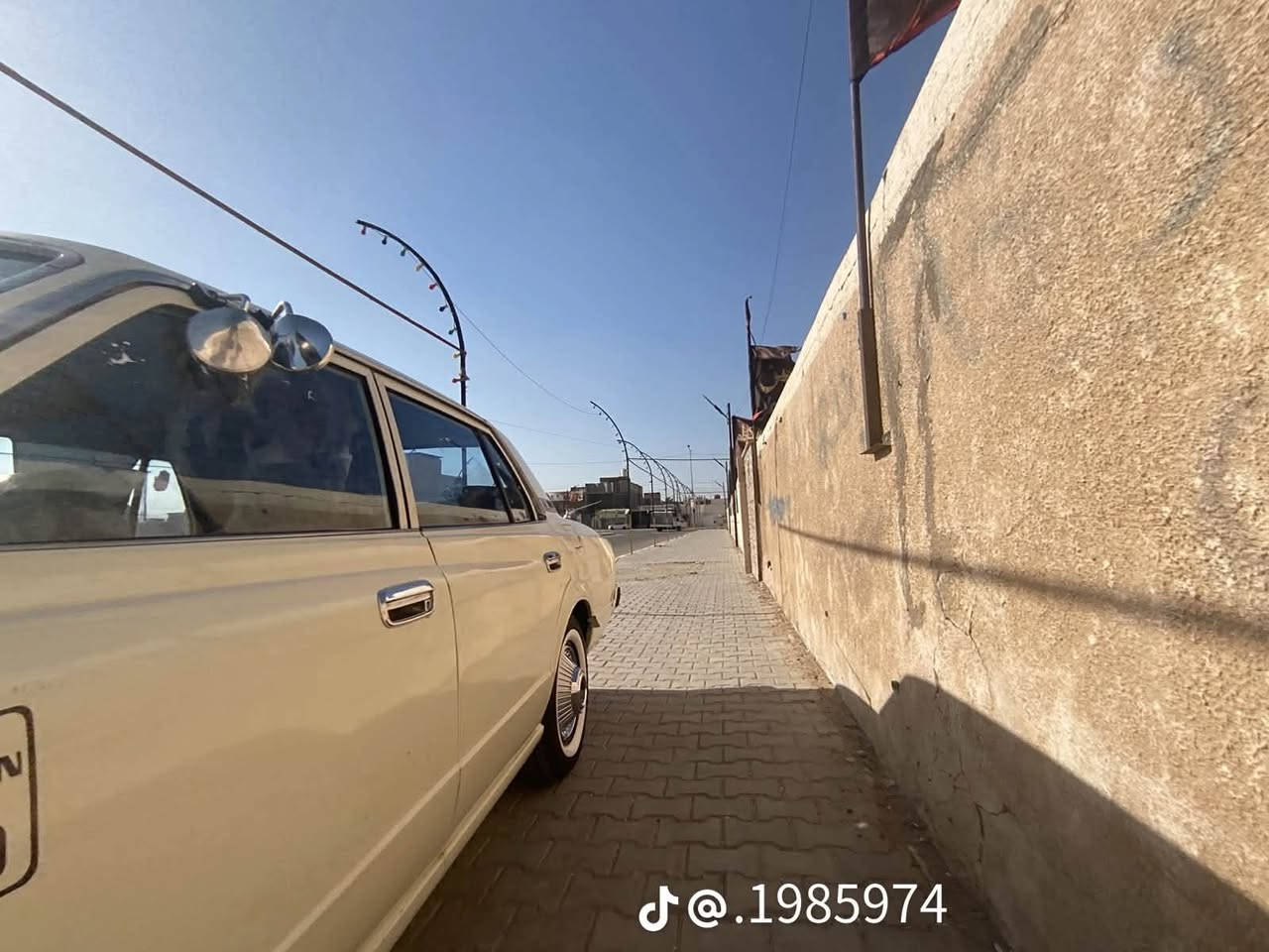 سلام عليكم كراون1979للبيع فقط بيع
مكينه جديده سته اسلندر 

كير جديد خمسه كير

سيارا احلا من صوره الله شاهد

سيارا نضيفه كهربايات كله شخاله تخم تاير جديد

غرفه نضيفه جيدا

رقم سيارا نينوى إنكليزي شرط تحويل باي مكان

سعر سيارة48وبيه مجال بيع مستعجل

لاستفسار***********

مكان سيارا بغداد

نص مكتوب في الصور:
- @.1985974
- @1985974
