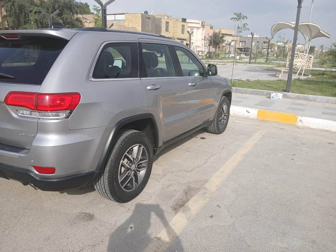 سياره جيب موديل 2018
مواصفات كلش حلوه تحكم استرين مقاعد كهرباء كامره فور ويل مقاعد تخزين تشغيل عن بعد نمره بغداد   السعر 220  وبيها مجال  رقم ***********
