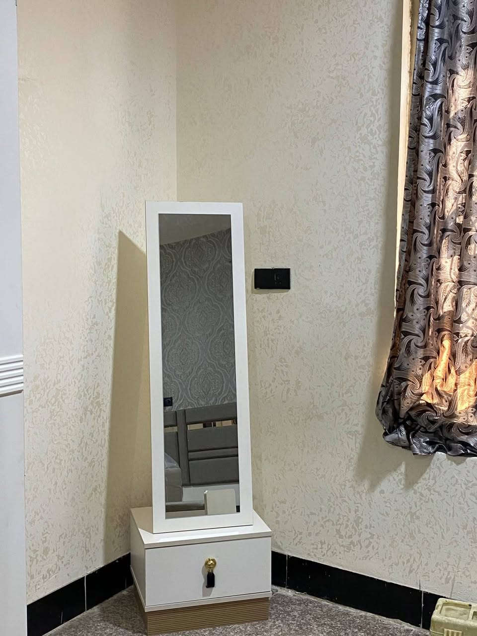 غرفه 10 قطع جديد لبارحه شدوها مكانها جسر ديالى  للحجز والاستفسار اخذ سكرين وتفضل واتس اب *********** تتوفر انواع الغرف ملاحضه*لغرفه مخذيها مليون ونص
