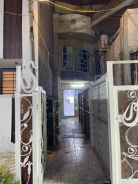 مشتمل ارضي للإيجار طابق ونص المساحه 200 متر يحتوي على استقبال ومطبخ حا...