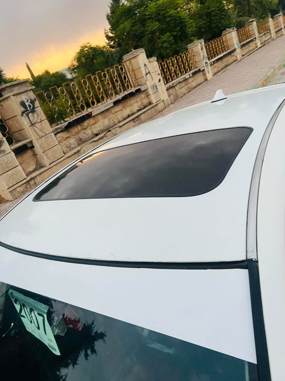شاهینەی ١٨٢ ٣دووگمە ناو سور. کۆد هەیە سەیارەکە بی دەعامە    سەیارەکە موسە لەگەل شوهین موسەکان سەقەفەکەیشیان بۆیاخ کردوە  سەیارەکەیش ٢٠٠٥  ***********
