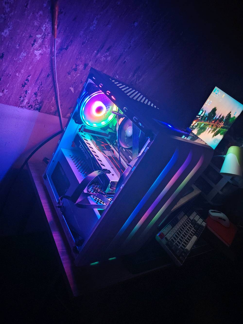 للبيع — كيس Gaming PC
المواصفات:
CPU: AMD Ryzen 5 5600X
GPU: Sapphire Pulse RX 580 8GB
RAM: 16GB DDR4 3200MHz XMP – Crucial Ballistix
Motherboard: Gigabyte A520M DS3H
Storage: M.2 SSD 1TB
PSU: AeroCool 500W 80+ Bronze
كيس Gaming مع  RGB
الجهاز نظيف وشغال بشكل ممتاز، وجاهز للاستخدام والألعاب.
السعر  635 الف بدل  710 الف
العنوان بغداد الطوبجي قرب الكاظمية المقدسة
للتواصل ماسنجر او الاتصال عالرقم ***********
