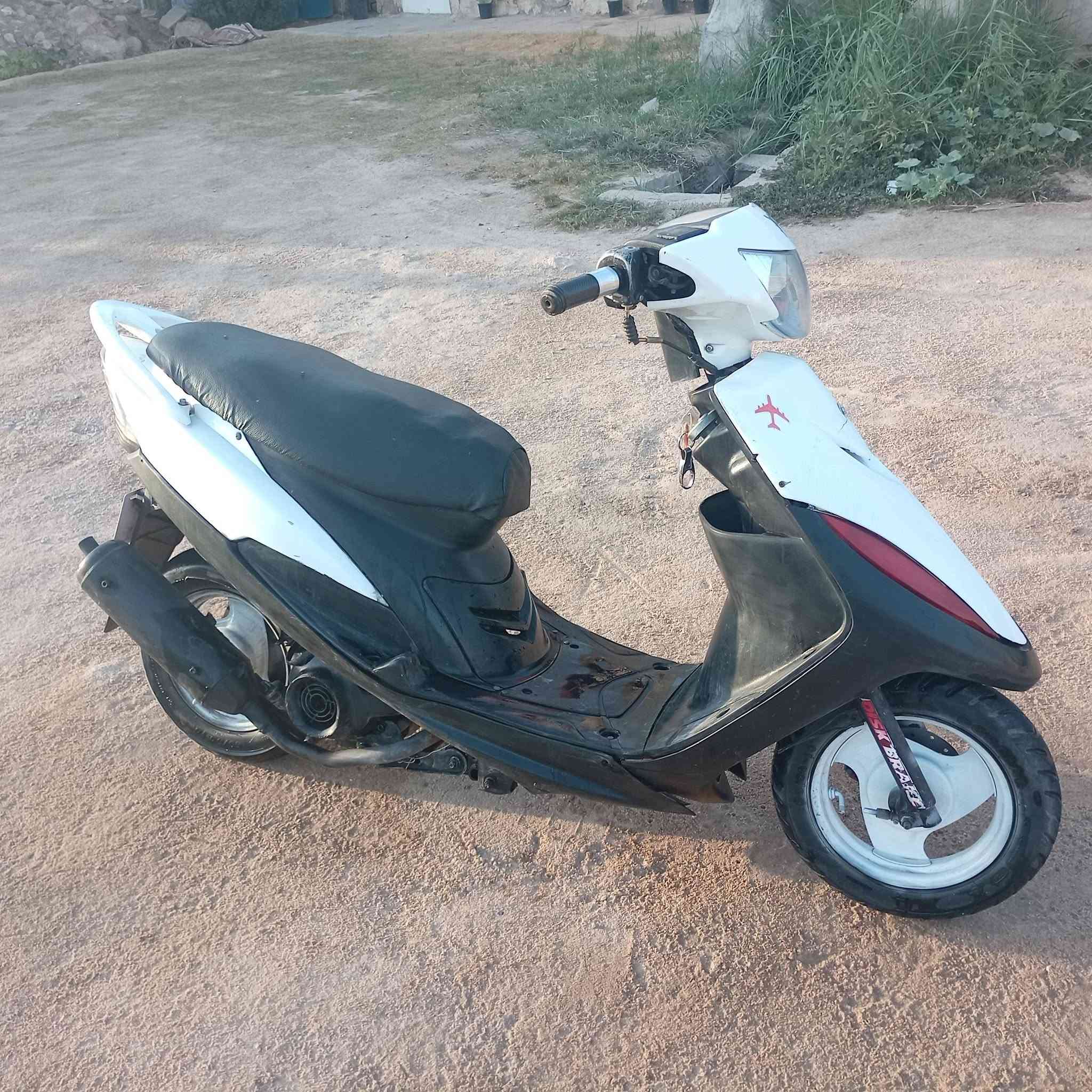 مراوس باربعه كيرر  اوراق.   واذا بيع 400 المكان طوريج  سلف هندر كهرباائياات كله شغاله  
***********
