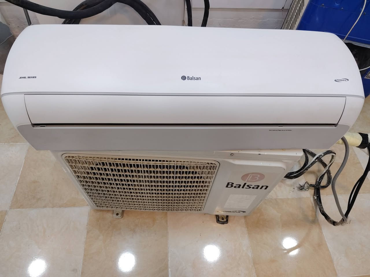 غراض لبيع العنوان سرجنار شارع ابو سناء مجاور فندق برج الحياة رقم موبايل *********** وتساب
