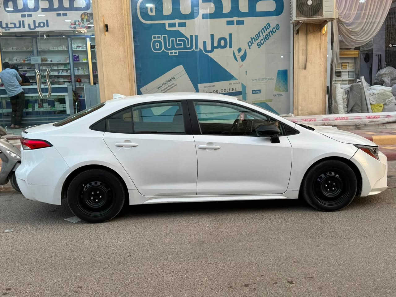 إسلام عليكم 
كورلا موديل 2020  أمريكي LE السيارة بأسمي 
الحادث بيه 3 قطع بنيد امبدل بلادي وباب اليمين الوالجاملغ الأمامي 
موصفات معروفه LE 
السعر 130 
للاستفسار اتصال ***********
