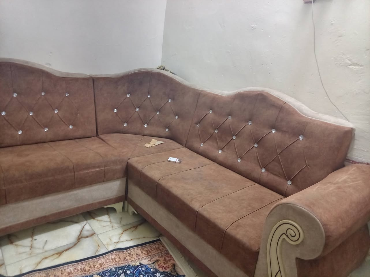 ديون للبيع نضيف وسعره حلو الاستفسار الاتصال ***********
