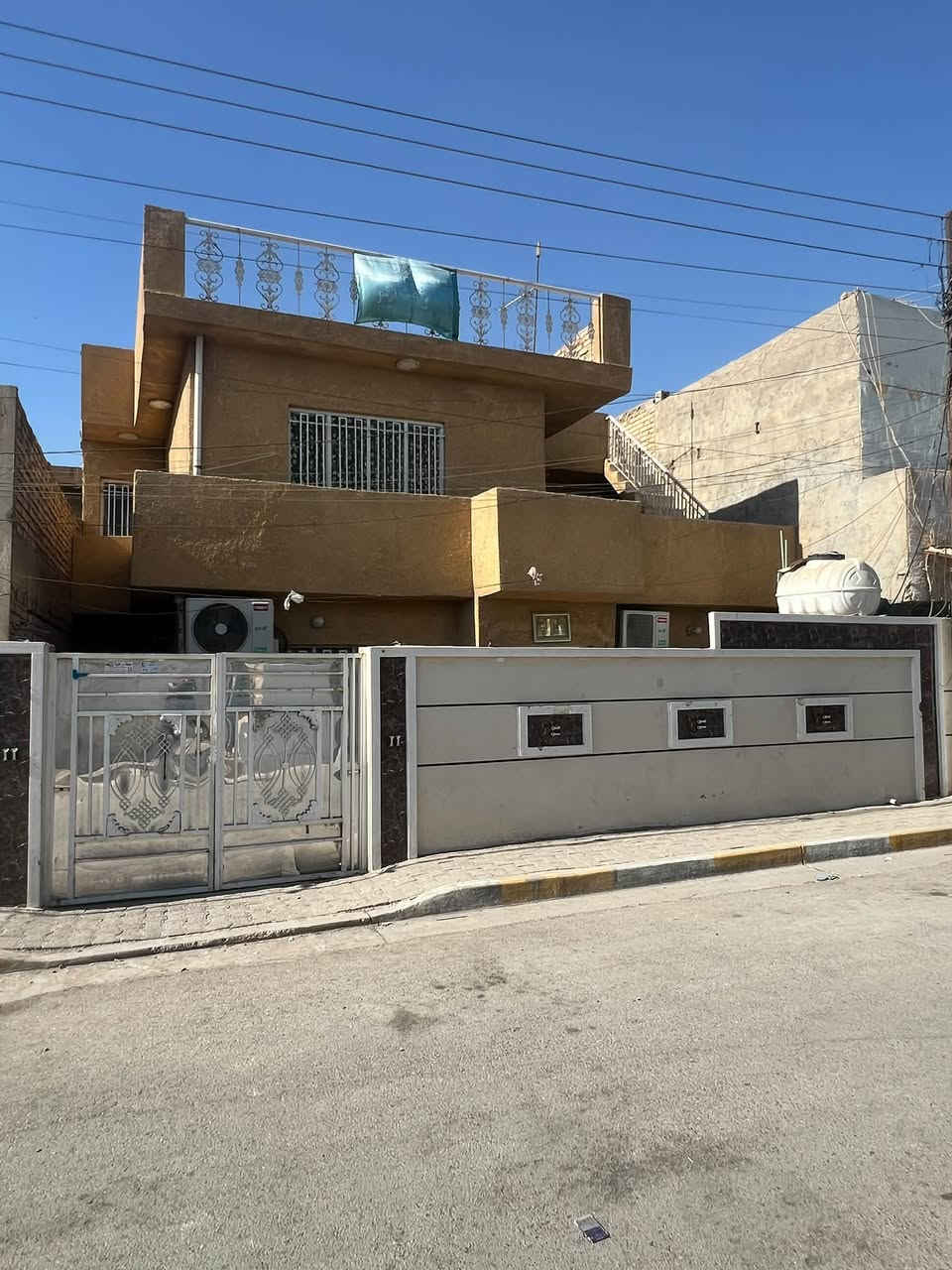 السلام عليكم الدار للبيع المساحه 120 طابو  نفس ماواضح بلتصوير  جسر ديالى باب الشيخ ***********
