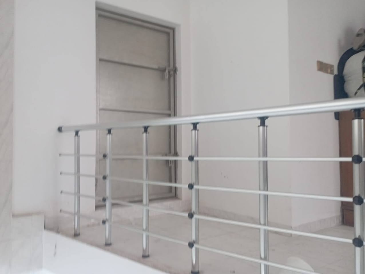 دار للبيع مساحة ١٦٣ متر درجة اولى ٢ غرفة نوم صالة مطبخ استقبال تخاريج داخل وخارج عنوان الداركوفه حي ميسان شارع الشيوخ مقابل سكلة رعد السعر ٧٨ معه المجال الاستفسار على رقم مكتب الاسدي
***********/***********
