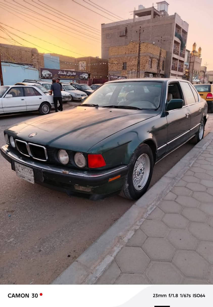 سلام عليكم للبيع بي ام 740 اصل موديل 1993 سنويه وبليته مكينه او كير كفاله تبريد شرط ثلج حداديه اماميه خلفيه 80% كهربائيات من الطول للطول شغاله منضومه زنون اصفر السياره جاهزه وترايك وين مايعجبك كشمات كهرباء كول الحركات شغاله سستم صوت مسجل قلاب صبغته  جارده السياره مال جناي رقم بغداد السعر 50 او بيه مجال  مكان السياره كربلاء ***********
