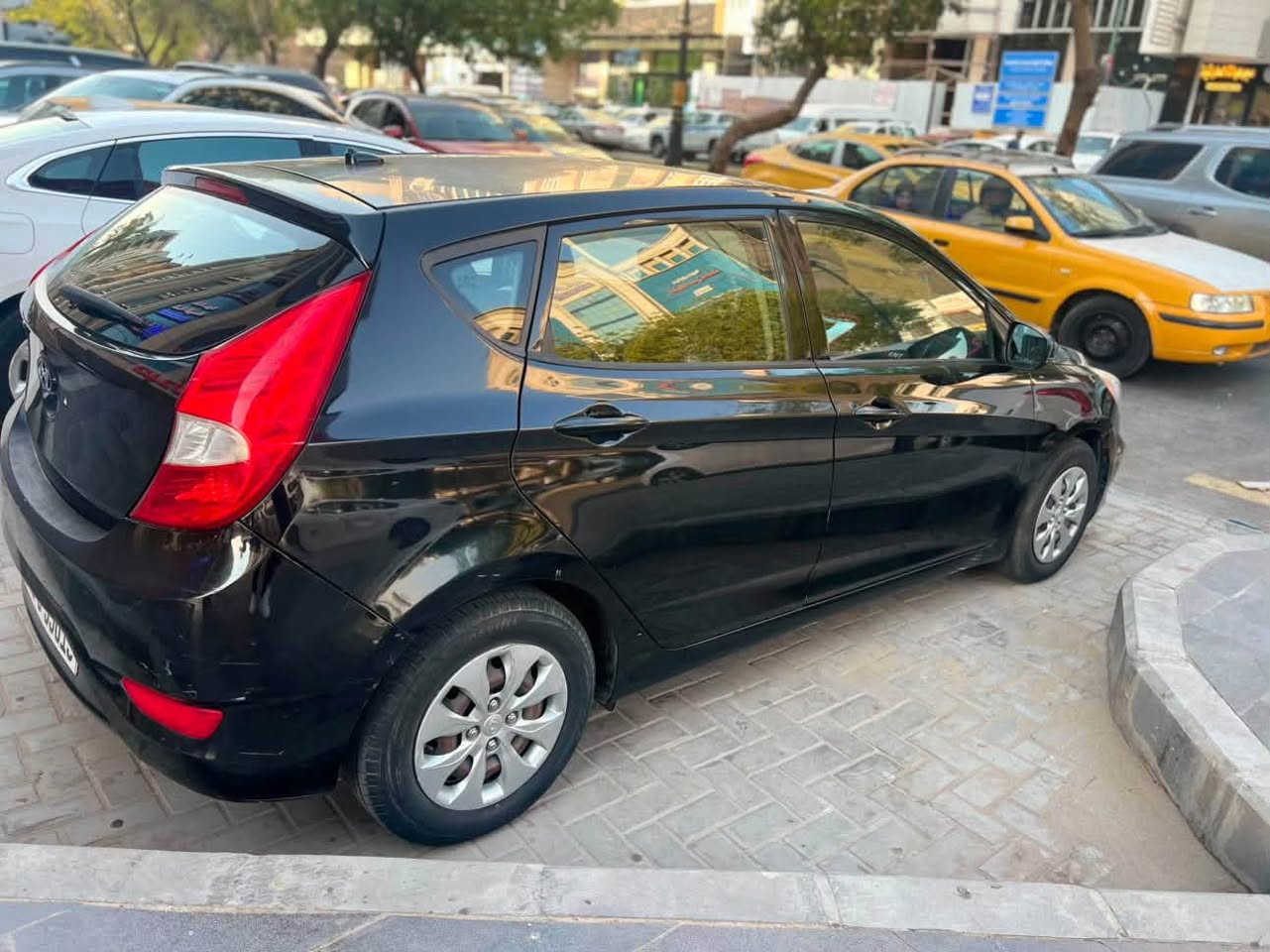 اكسنت هاج باك للبيع
موديل ٢٠١٧
مكينة ١٦٠٠ GDI
ماشية ٩٦ الف ميل
حادثهة جاملغ وباب والدوسة وبيهة جراد بالقمارة موضح بالصور
السيارة باسمي 
مكانهة بغداد حي الجهاد 
السعر ٨٥ 
للتواصل ***********
