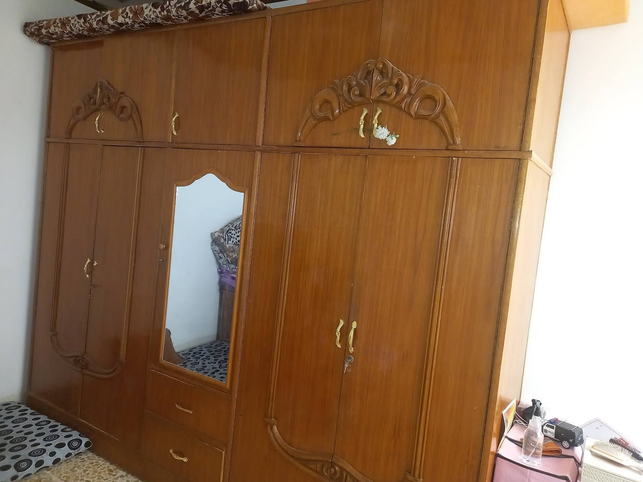 #للبيع غرفة نوم نظيفة جدا خشب عراقي مكونة من ٧ قطع ... للتواصل الاتصال على الرقم
*********** 

أو التواصل على الواتساب
