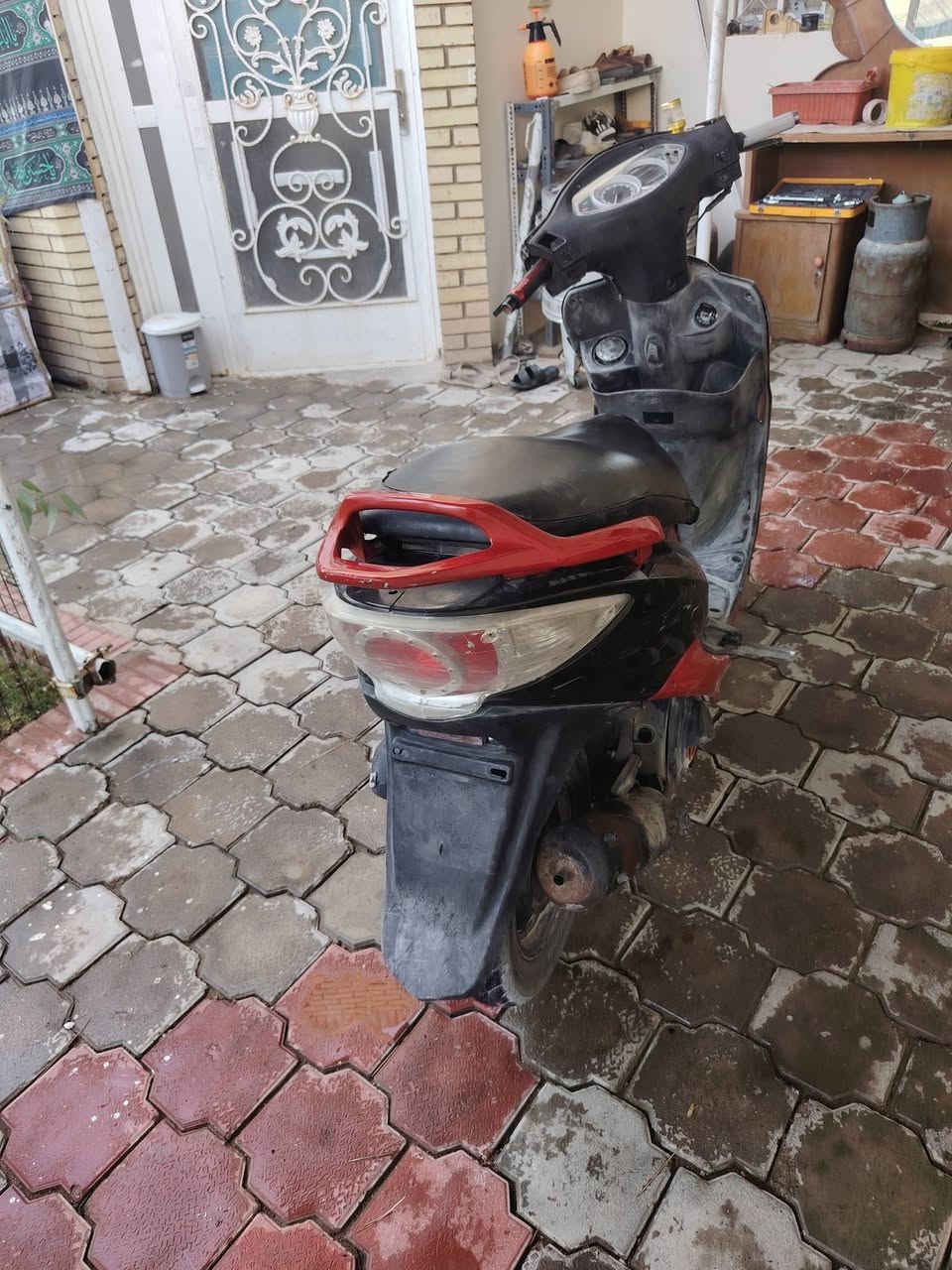 السلام عليكم دراجه كامكو جي فور للبيع اي خلل مابيهه شغاله المحرك مامفتوح السعر 550 مكاني نجف الاشرف الرقم ***********
