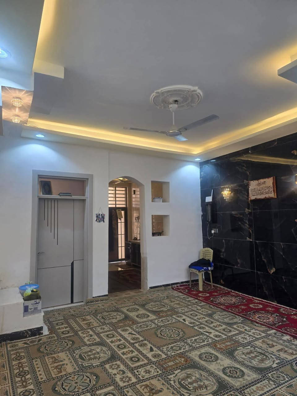 🏡دار للبيع🏡
المساحة: 150  متر طابقين

#بسعره مناسب 
 
✅ #طابو_زراعي_سند_25_أقرار_محكمه

#الموقع: النجف شارع الصب مقابل  قرية الغدير يبعد عن الشارع العام ١٠٠ متر فقط 

 

#مواصفات البناء:   غرفت نوم 4 / وصاله/  ومطبخ/ واستقبال /  صحيات داخليه وخارجيه 

بناء مرتب (أساس + سقف كونكريت + طابوك)
أرضية بورسلين أبو الـ 60

#الخدمات 
ماء كهرباء مدارس سوق  مولد تبليط بعرض 15 متر 

#للاستفسار والاتصال:
***********
