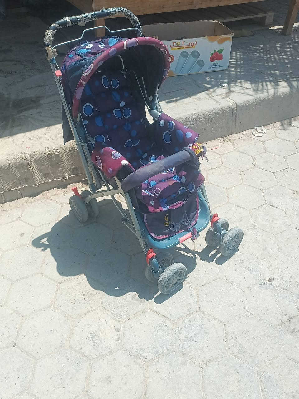عربانه طفل لبيع وشراي يجي خاص او يتصل على الرقم ***********
