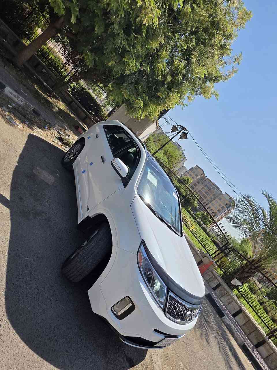 السلام عليكم سورنتو2015 وارد امريكي كلين تايتل بها صبغ من امريكا الجاملغ و باب بدون اي دواخل جهه الصدر رقم رقم بغداد شرط تحويل باسمي مواصفات السياره بصمه كراسي كهرباء شنطه كهرباء بانوراما ويل كبير جلد سبعه راكب ثلاث قطع تبريد تدفئه وتبريد6 سلندر 3300 رادار اوامر خلفي حساسات امامي خلفي ليد امامي السياره فود الاخير وفوله للاخير ماشه السيارة 154 حقيقي مكان السياره بالمحموديه سعر السياره 150 وبيها مجال للشراي رقم الهاتف***********
