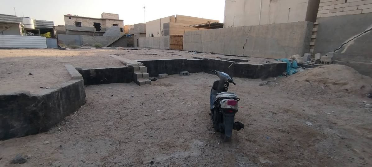 قطعه للبيع    260متر
بيها بتلوين كل بتلو 130 متر 
عنوان القطعه كوت ثويني شارع العكروركه 
ثاني فرع 
السعر 65 مليون

***********
