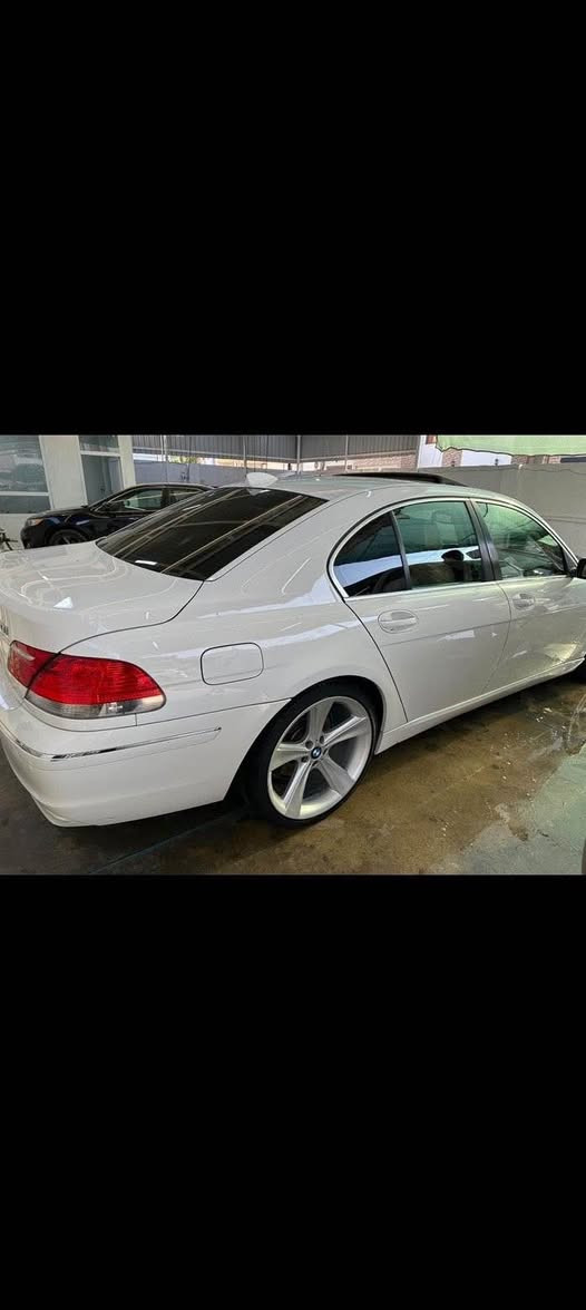 بەناوی خوای گەورەو مهیرەبان 
  BMW Wat Wat 2008 740 i V8 
مواسەفاتەکانی 
١ سلاید 
٢ کوشن جڵد 
٣ چوار دەرگە شەفت 
٤ کوشن سارد و گەرم 
٥ پێنچ پەردە 
٦ ئاوینەکانی ئەخەویت 
٧ سێ مۆدی لێخوڕیمی هەیە 
٨ چوار جام ئۆتۆ 
 فول فول مواسەفاتی تر 
کیڕو مەکینەی بەشەرت 
سەیارەکە لۆک لۆکە لەسەر دەقی شەریکە ماوەتەوە 153000 ڕۆیشتوە 
سەیارەکە دوبەیە 
بۆیاخی ئیراقی نیە  
١ پارچەی ئەورپای پیوەیە  
سەیارەکە مالی دۆستە 
گۆڕینەوەش ئەکەم 
*********** رانية, السليمانية
