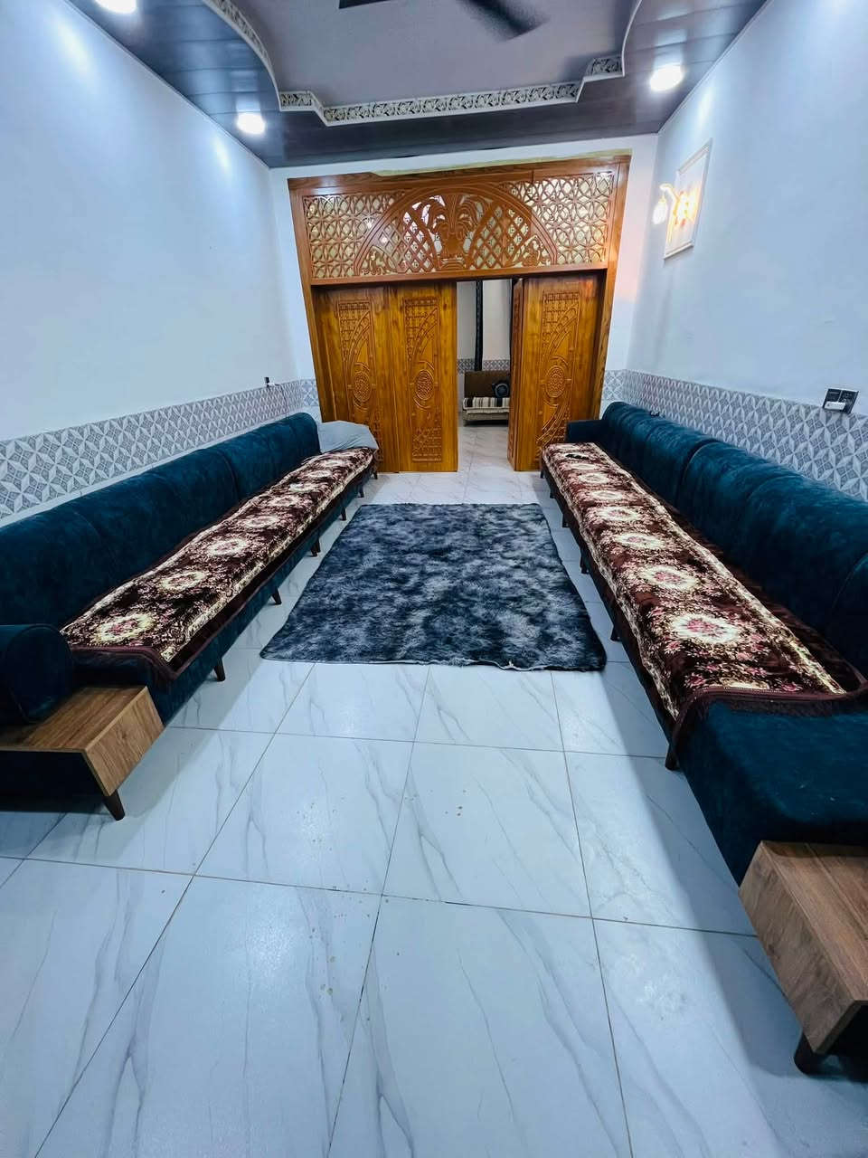 🏡 للبيع دار  طابو زراعي – موقع مميز جدًا النجف الأشرف
📍 الموقع: مقابل ملحق قرية الغدير، عمود 314، وتنزل وي سياج المطحنة.
📐 المساحة: 150 متر.

🏠 تفاصيل البيت:
• سقف صب كونكريت وأساس صب.
• صالة واستقبال.
• مطبخ.
• غرفتان.
• صحيات داخلية وخارجية.
• قريب جدًا من شارع الصب.

📑 التفاصيل القانونية:
• البيت مشمول بالتطويب.
• يوجد إقرار من صاحب الأرض باسمي.
• يوجد إقرار محكمة.
• توجد ميزانية كهرباء.
• محولة كهرباء قريبة جدًا من الدار، والكهرباء قوية.

✨ المنطقة راقية وهادئة، والجيران غير موجودين مقابل البيت، مما يوفر خصوصية وموقعًا مميزًا.

🏢 مكتب الكعبي للعقار
📞 للاستفسار الاتصال على ***********
السعر 72 مع المجال 
ملاحظة البيت بي اقرار من صاحب الارض سند ٢٥ حق التصرف
