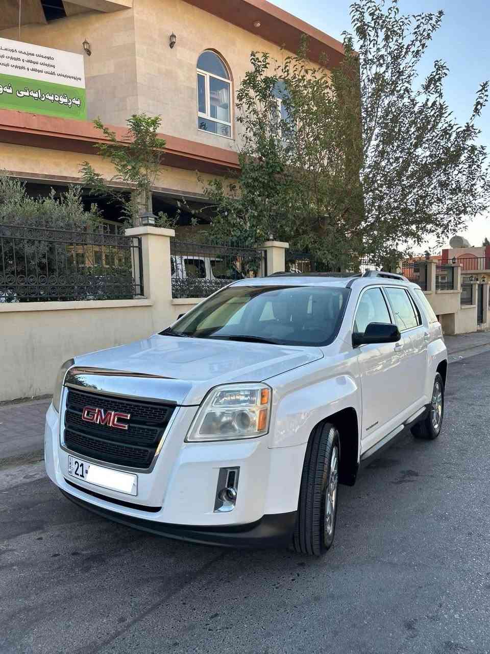 Gmc Terrain 2013 105$  
فول فول مواسەفاتی خلیجی بێ بۆیاخ 
نرخی ١٠٥$ و مەجالێکی کەم 
گۆڕینەوە ناکەم بەس فرۆشتن 
مواسەفاتەکانی( سڵاید - شەغال -ویل کرۆم - شاشە و کامێرا و تەحدید سرعە - دەبڵ گێڕ - سنوق جەگ و کارەبای ٤ تایەی لۆکی لەژێرە - ئاوێنە هیتەر - ناوزەرد و کوشن جلد و کارەبای و هیتەر - مکەبەرەی pioneer ) 
مەکینە ٦ بستۆن ١١٥ هەزار کم ڕۆیشتووە 
ڕەسمی سۆنەریم داناوە 
هەزەی نوێیەو سەنەوی تا ٢٠٣١ تازەیە بەناوی خۆمانەوەیە 
سلێمانی ناوشار 
*********** السليمانية, العراق
