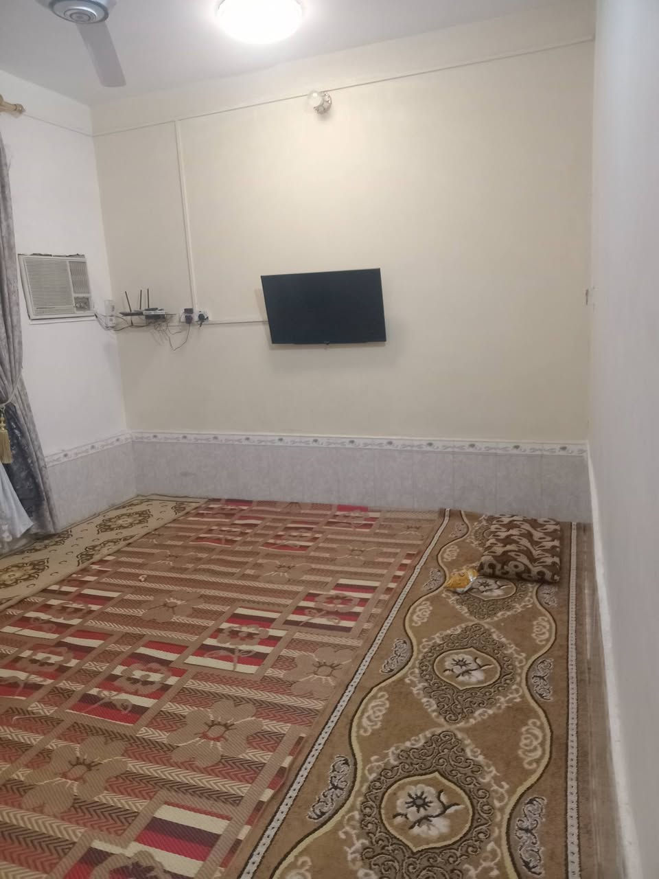 بيت طابقين ركن حي اريدو 200متر ***********
