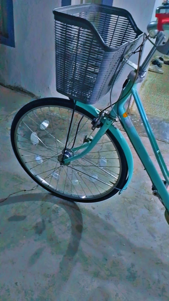 السلام عليكم بايسكل للبيع حجم 27 قايش وليس زنجيل حساس وره وجدام تايرات جدد قفل ومفتاح بلادي استيرن استيل الوياله الوره ولجدام استيل السعر 150وبيه مجال شي قليل لشراي الموشراي لايتعبني للستفسار الاتصال على الرقم*********** مكاني الحويجه
