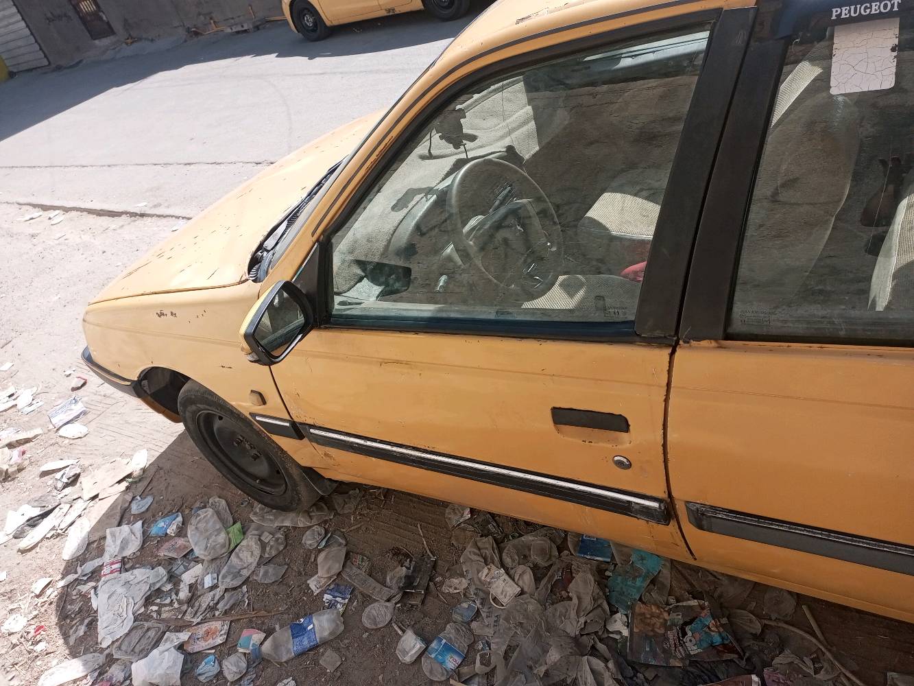 سيارة بيجو 2013 بأسمي رقم إنكليزي بغداد ب 23 ورقة  فقط
السلام عليكم السيارة شوفت عينكم بل صورة كشرهة 80% نظافتة 
تبريدهة شغال بس دفع قليل يحتاجلهة اشاير وقمشي مال كيلو متر سيارة بيهة مشكلة جنت عارضهة ب 25 بس نزلت لل 23 لئن بيهة لو فيت بم لو واحد من الحساسات بي مشكلة ف تعطس السيارة من تمشي بيهة هواي هزة جاهزة بوجهك تحول 

بغداد مدينة الصدر قطاع واحد 
***********