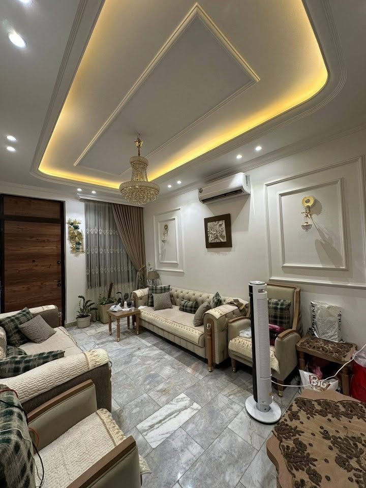 🏡دار حديث للبيع🏡
🔺 المساحة :٩٥م مميز
🔻الواجهة:٤.٧٥م. النزال:٢٠م 
🔹سنة البناء :٢٠٢٤
     🔶الطابق الارضي:     
       🔸️مدخلين 
       🔸استقبال
       🔸️صالة 
       🔸️مطبخ (حار + بارد)
       🔸️خدمات صحية 
       🔸️غرفة نوم كبيرة
       🔸منور جانبي  
 
🔶الطابق الاول:  
       🔸️عرفتين نوم كبيرة (سويت)       
       🔸صالة 
       🔸️خدمات صحية 

📌موقع الدار/ حي البنوك خلف شارع الميثاق
🔶شارع 15+ رصيف 
_____________________________________________
للاستفسار مراسلة الصفحة على الخاص 
او الاتصال على الارقام التالية:
☎️***********
📞متوفر واتساب+واتساب

او مراجعة⭕ مكتب الدار للوساطة العقارية⭕
📍 عنوان المكتب: حي البنوك بداية شارع الكنيسة من جهة الجسر
