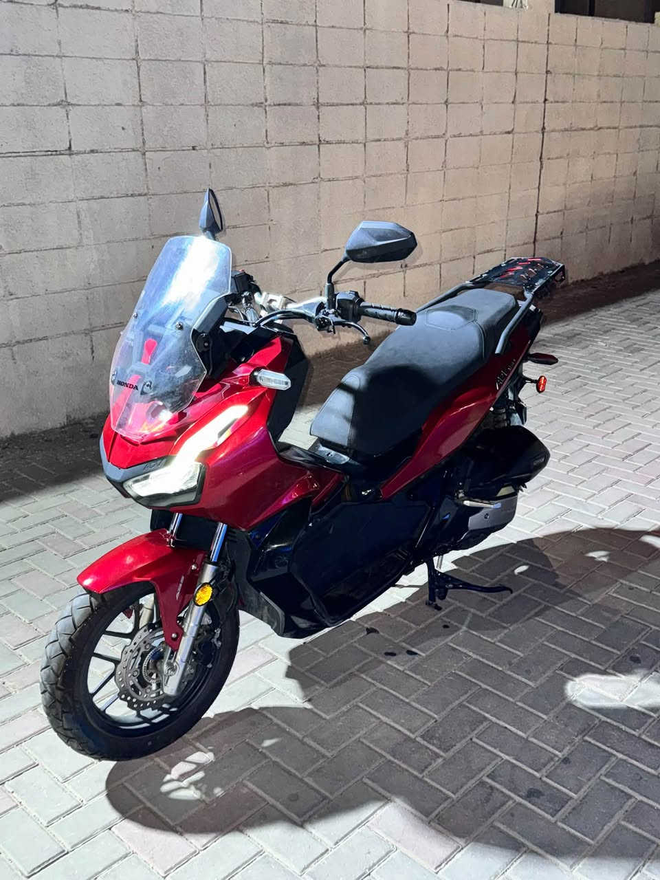سلام عليكم حبايب من رخصه الادمن 
عندي دراجه honda adv 150 موديل 2023 دراجه جديده زيرو بعدها للبيع  نضيفه جدا بدون رقم بدون حادث بس شخوط بسيطه الدراجه نضيفه وحته دهنها بدلته جديد موتل سعرها 35 ورقه وبيها مجال للطيبين للاستفسار ***********
والي متعجبه الدراجه او السعر انشالله يلكه ارخص واحسن منها ❤️
