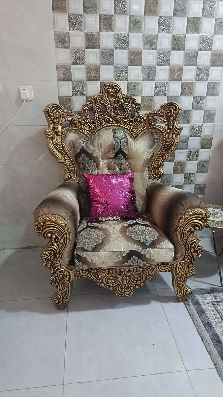 سلام عليكم
تخم للبيع 
٦ قطع وطاولة مربعة 
للبيع ٫ نظيف وبدون أي كسر 
السعر ٤٠٠ وبي مجال 
مكلف بالنشر 
***********
