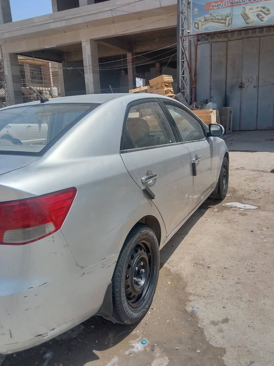 سيراتو خليجي مكفوله من الضربة والصبغ والتبديل بيه شخوط بسيطه كير محرك حداديه تخم تاير تبريد جاهزات السياره جاهزه مابيها اي نقص رقم بغداد تحويل مباشر السعر 83 مكاني بابل للاستفسار ***********
