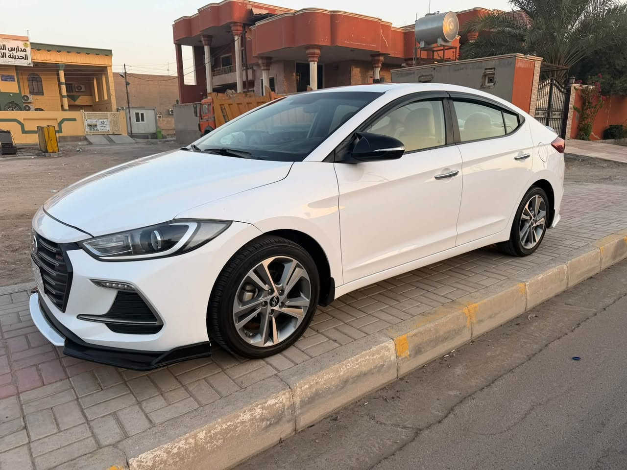 سلام عليكم لنترا موديل 19 سوبر فول موصفات رقم بغداد 
بيه كلير قطعه صبغ ب البنيد بدون دواخل  يرهم مراوس بجيب موديل 15شعندك نزل سعر 155بيه مجال 
عنوان الانبار رمادي تاميم 
***********
