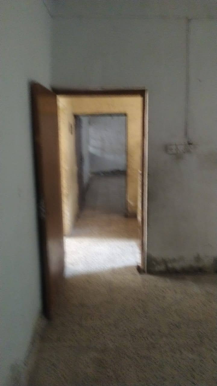 السلام عليكم 
بيت مساحه ١٨٠متر طابو صرف جسر ديالى قرب الصناعه.. البيت شوفه عينك 
وسعره مناسب جدا الراغب بالشراء الاتصال على الرقم ***********بيه واتساب
