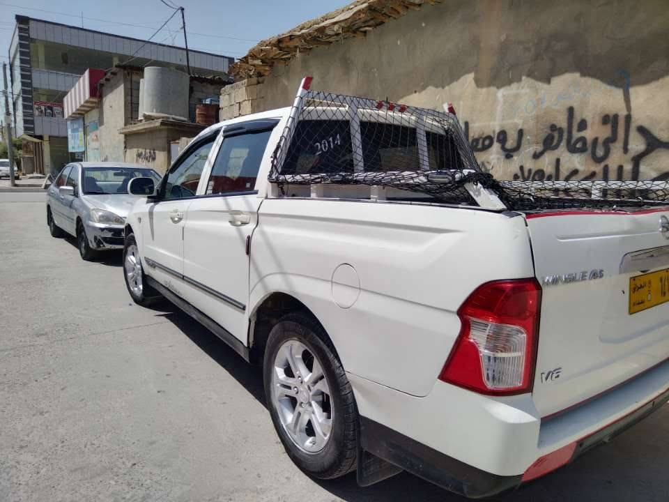 پیکابی سانگۆنگ مۆدیلی ۲۰۱٤. بۆ فرۆشتن . 
مواسەفات

گیر ئۆتۆماتیک و گیری بەشەرت . مەکینە بەشەرت . ویل کەپ 
ئاوینە کارەبای . جام کارەبای . قفڵ مەرکەز . بلوتوز .  سەنەوی لەگەڵە بەس بەناو ناکریت . سێ پارچەی سبوغە بێ ناوگرتن . هیچ کیشەی مەدەنی نیە هەمووی بەشەرتە . 
نرخ ٤٦وەرەقە و مەجالیکی کەم . 
شوین حاجیاوا .***********
