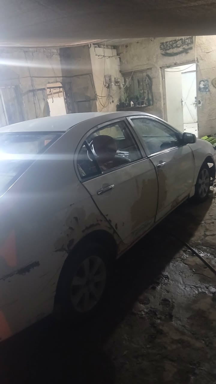 السلام عليكم سياره نيفال 620  للبيع حادث بجم رقمها ديالى  سياره حره مكاني بغداد جسر ديالى الجديد رقم الهاتف ***********  السعر 25 وبيها مجال

