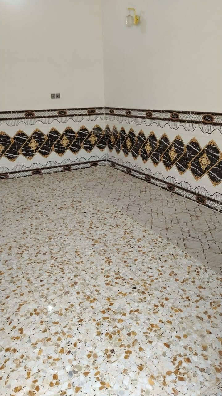 منزل في مجمع بيتي الثاني بلوك 17
مساحه 100متر طابق ونص 
بنيان جناي درجه اولى 
سعره 108للتواصل 
***********
