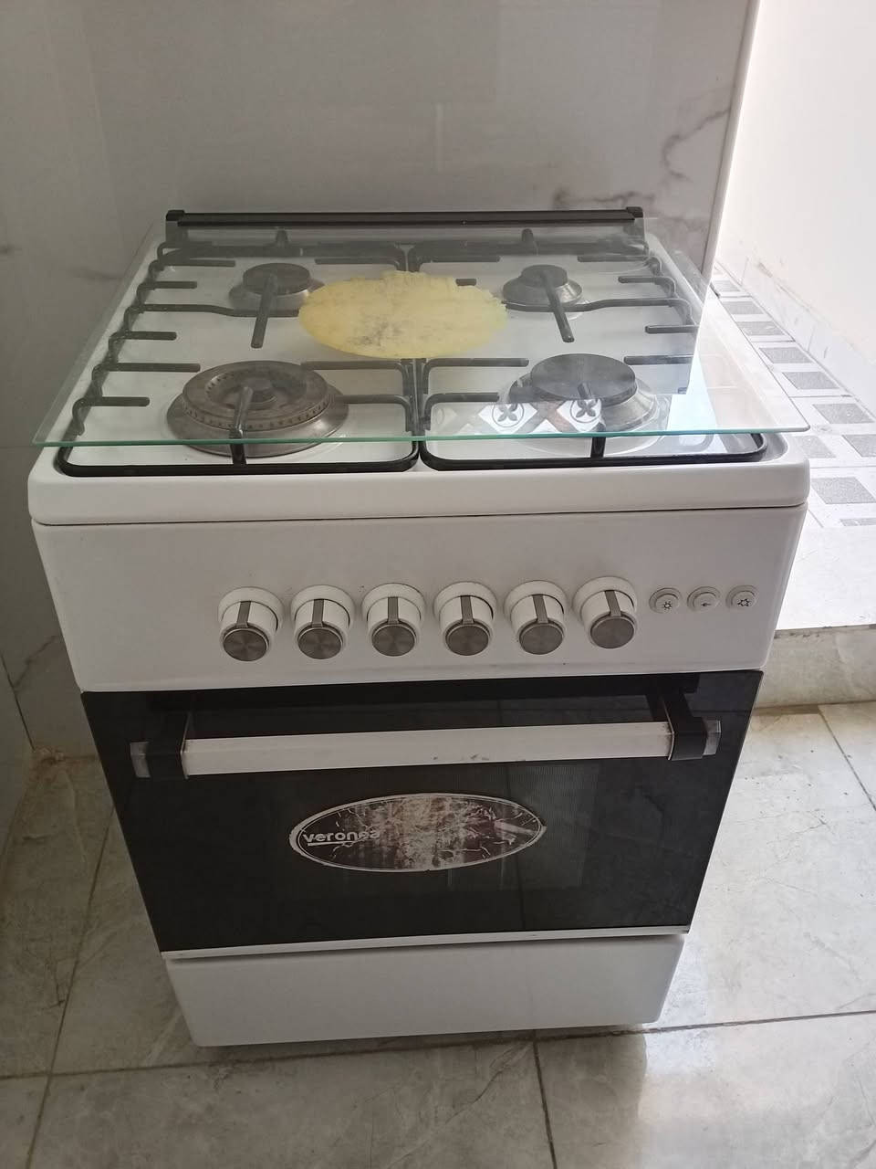 السلام عليكم...طباخ معروض للبيع نظيف جدآ أربع مشاعل الفرن شغال كامل بحالة ممتازة جدآ 
المكان الديوانية شارع المواكب للاستفسار الاتصال على الرقم التالي ***********
السعر 80الف
