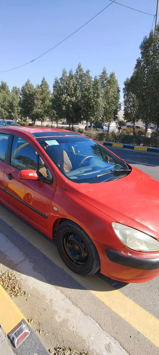 سلام عليكم 
بيجو 307 سنويه لغايه 2028 رقم بغداد 
سياره باسمي  شادله محرك جديد سعر 40 ورقه وبيه مجال قليل شراي يتصل 
هذا رقمي ***********
